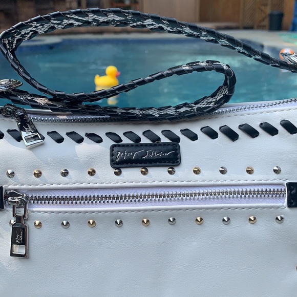 New Betsey Johnson Wild West Shoulder Bag White - Picture 2 of 12